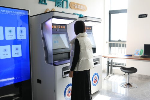 嘉祥縣政務(wù)服務(wù)中心引入不動(dòng)產(chǎn)自助查詢機(jī)，開啟智能化便民服務(wù)新篇章